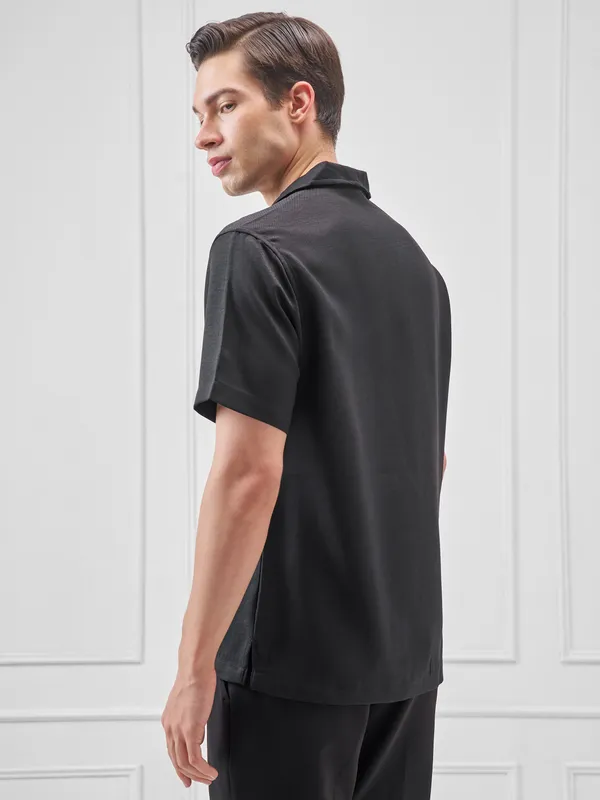 Highlander Men Black Solid Relaxed Fit Casual Shirt