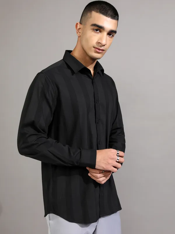 Highlander Men Black Striped Slim Fit Casual Shirt