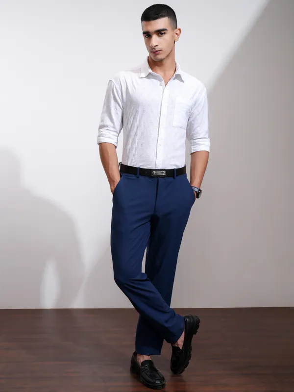 Highlander Men White Self Design Relaxed Fit Casual Shirt