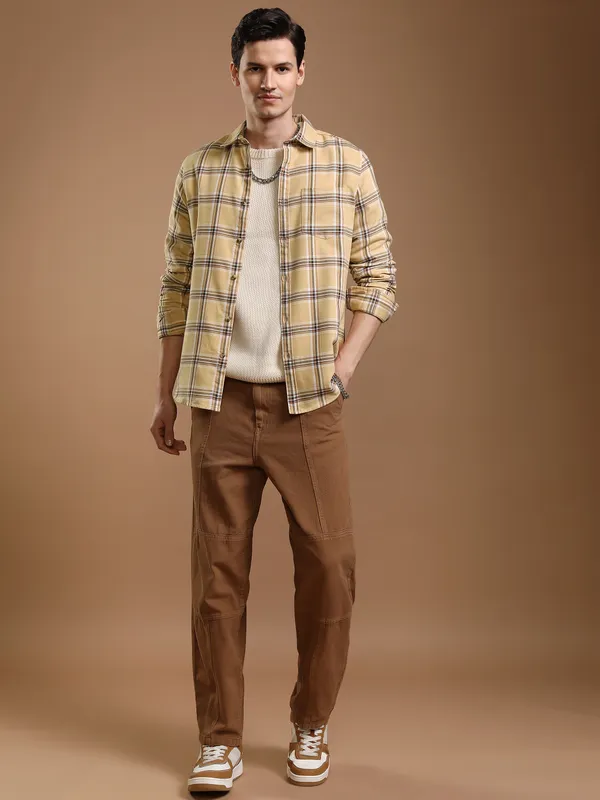 Highlander Men Beige Checked Regular Fit Casual Shirt