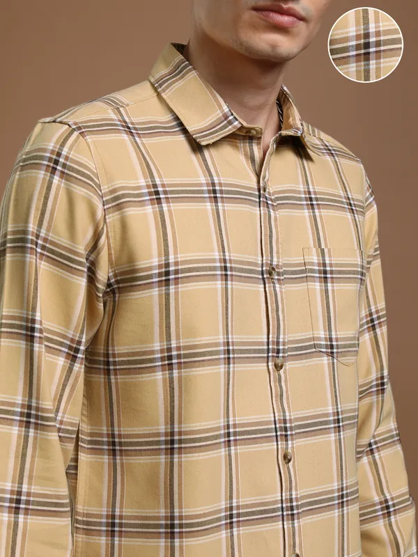 Highlander Men Beige Checked Regular Fit Casual Shirt