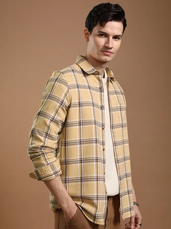 Highlander Men Beige Checked Regular Fit Casual Shirt