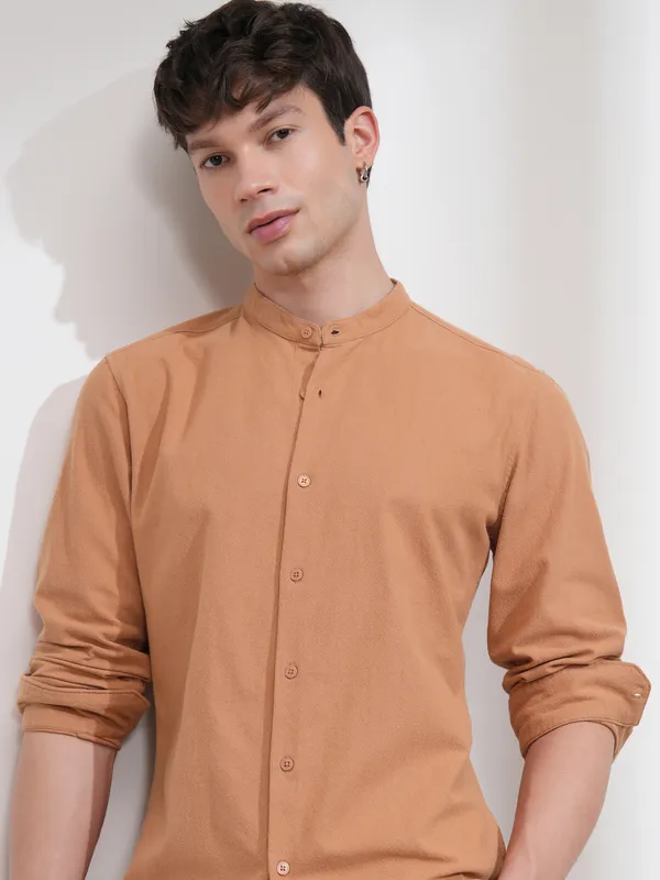 Highlander Men Orange Solid Regular Fit Casual Shirt