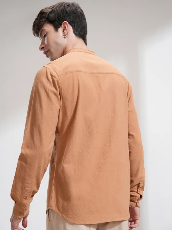 Highlander Men Orange Solid Regular Fit Casual Shirt