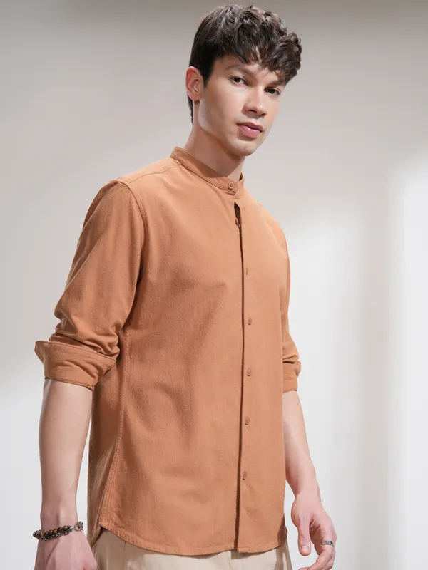 Highlander Men Orange Solid Regular Fit Casual Shirt