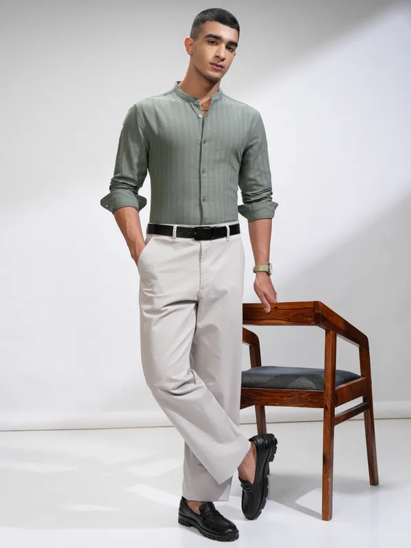 Highlander Men Green Self Design Regular Fit Casual Shirt