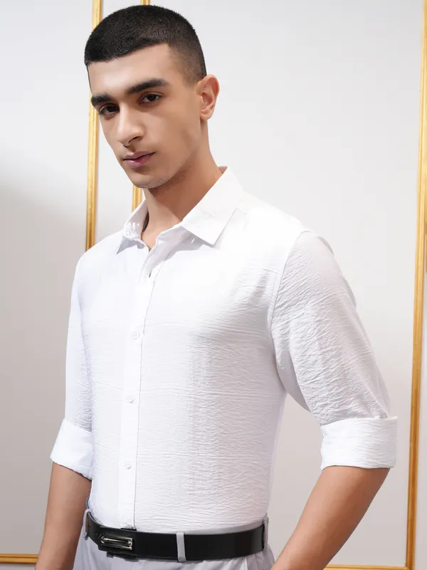 Highlander Men White Self Design Slim Fit Casual Shirt