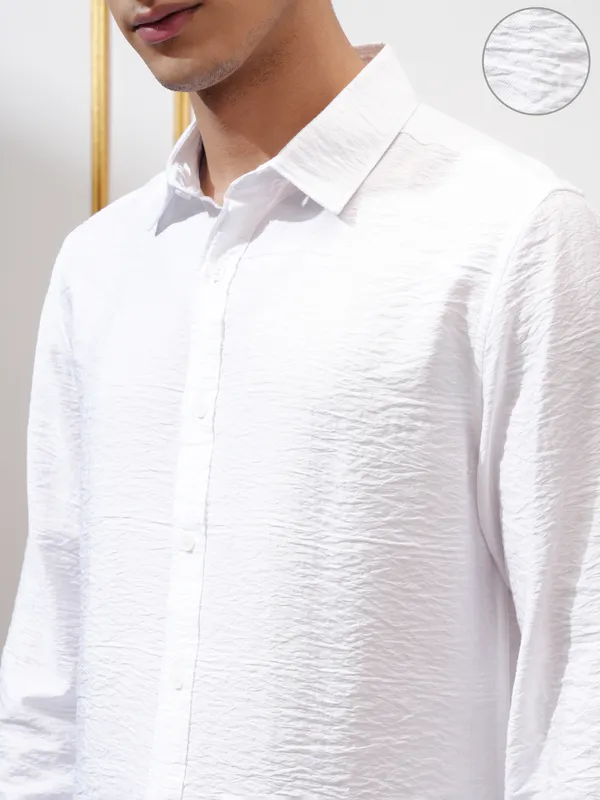 Highlander Men White Self Design Slim Fit Casual Shirt