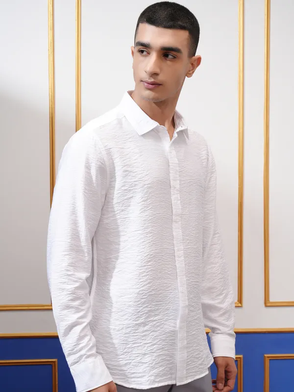 Highlander Men White Self Design Slim Fit Casual Shirt