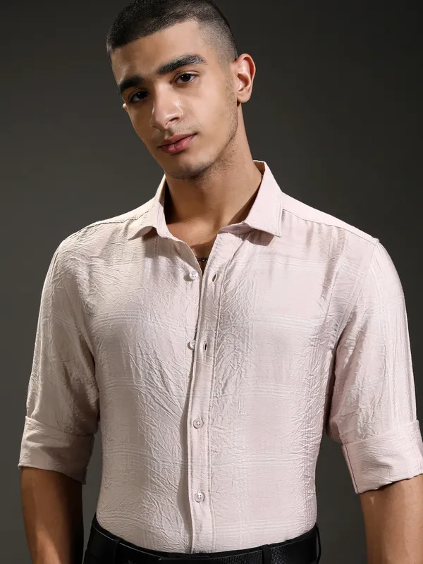 Highlander Men Pink Self Design Slim Fit Casual Shirt