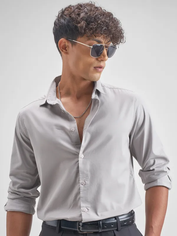 Highlander Men Grey Solid Slim Fit Casual Shirt