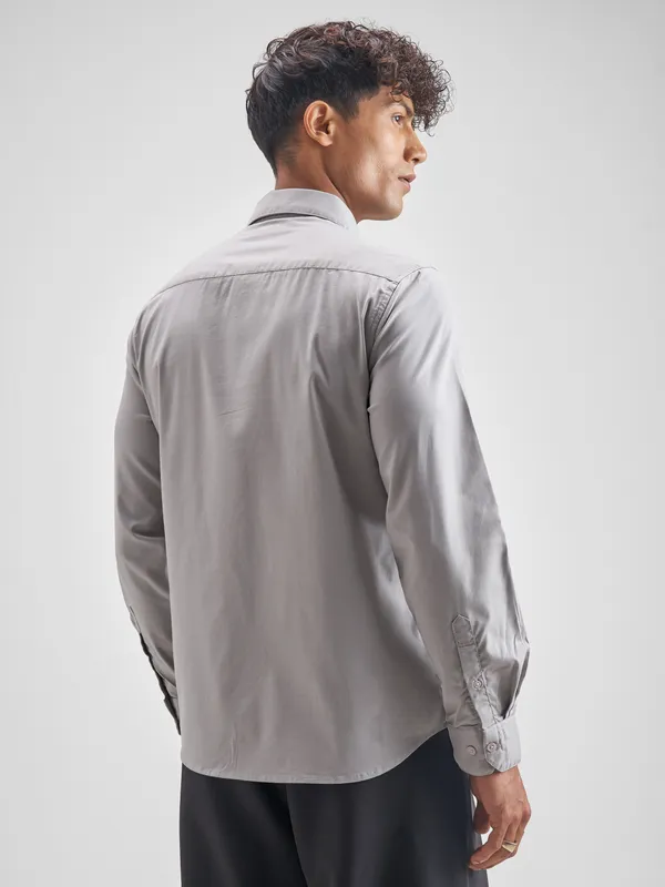 Highlander Men Grey Solid Slim Fit Casual Shirt