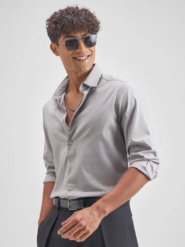 Highlander Men Grey Solid Slim Fit Casual Shirt