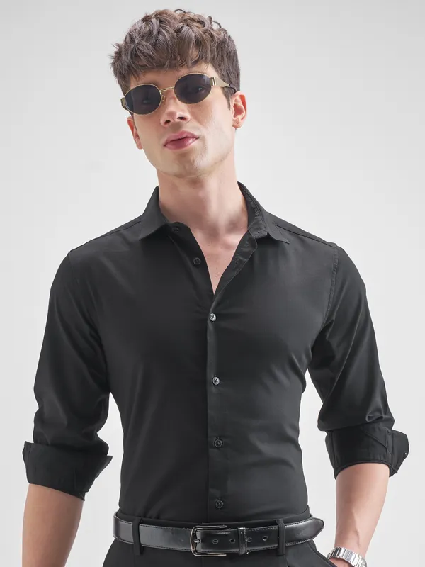 Highlander Men Black Solid Slim Fit Casual Shirt