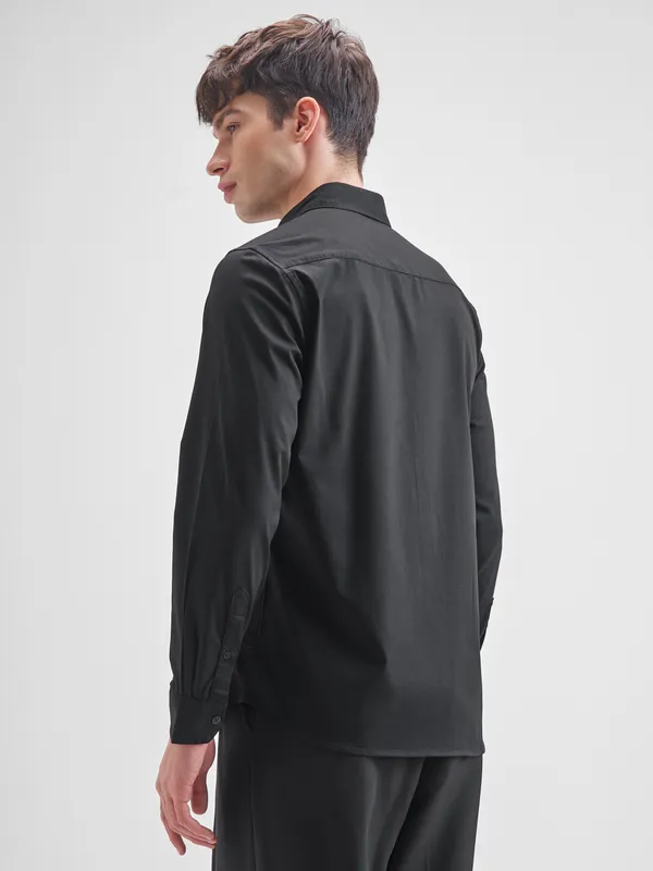 Highlander Men Black Solid Slim Fit Casual Shirt