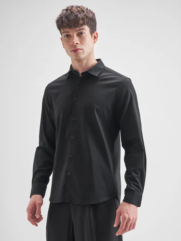 Highlander Men Black Solid Slim Fit Casual Shirt