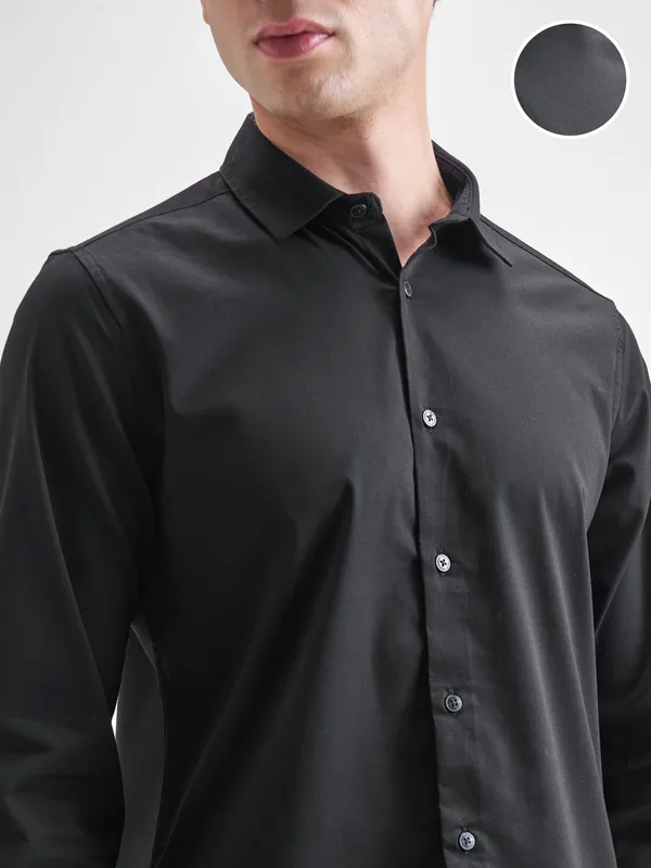 Highlander Men Black Solid Slim Fit Casual Shirt