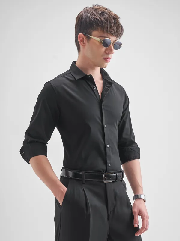 Highlander Men Black Solid Slim Fit Casual Shirt