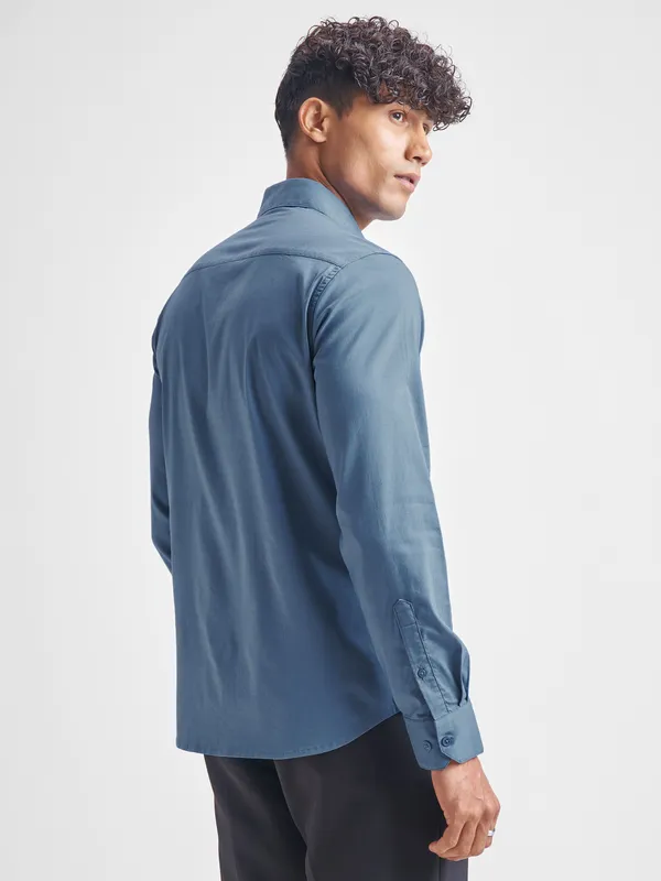 Highlander Men Blue Solid Slim Fit Casual Shirt