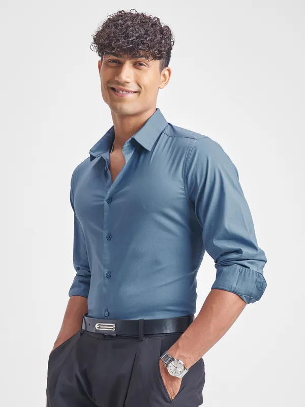 Highlander Men Blue Solid Slim Fit Casual Shirt