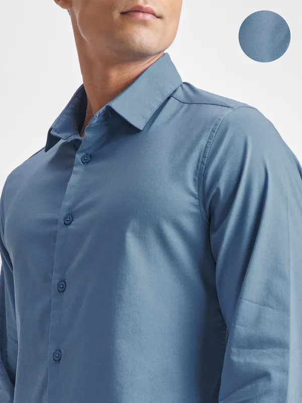 Highlander Men Blue Solid Slim Fit Casual Shirt