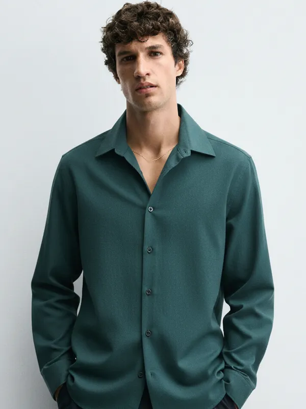 Highlander Men Teal Solid Slim Fit Casual Shirt