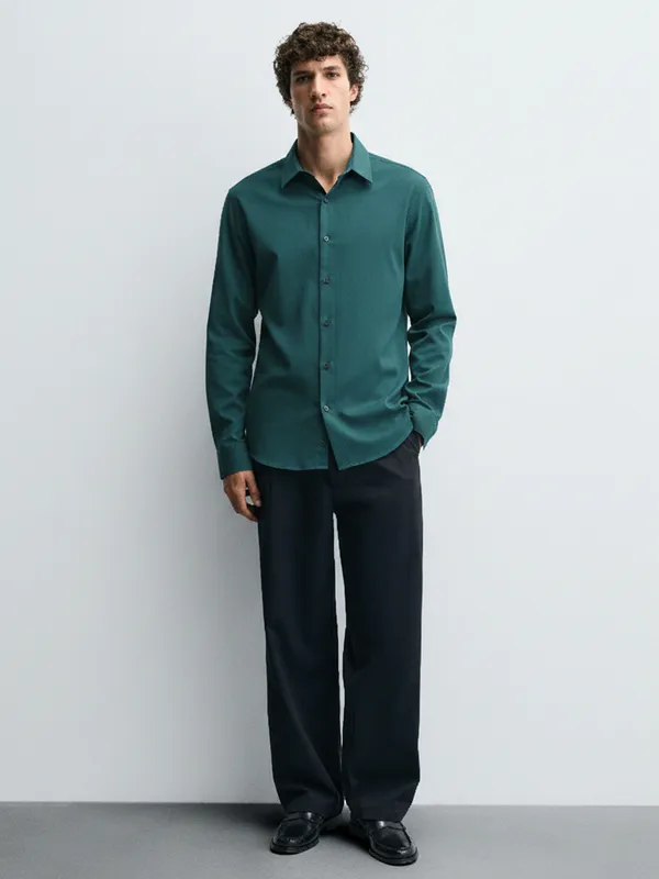 Highlander Men Teal Solid Slim Fit Casual Shirt