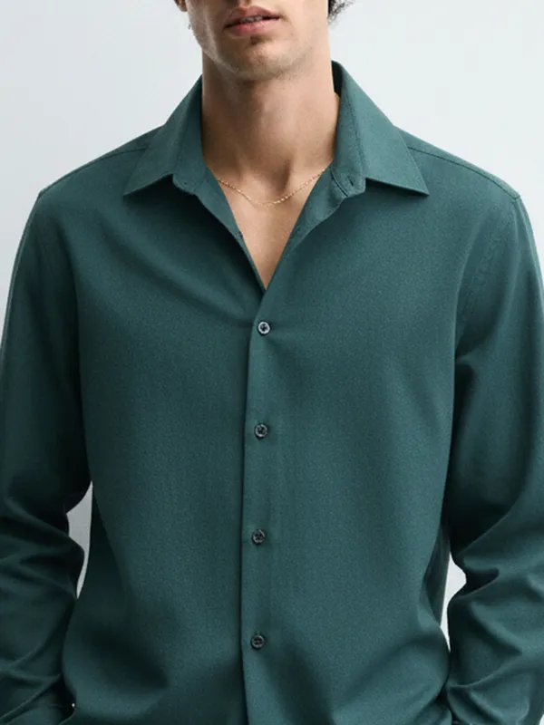 Highlander Men Teal Solid Slim Fit Casual Shirt