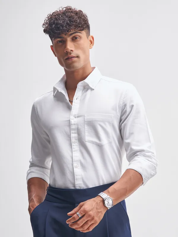 Highlander Men White Solid Regular Fit Casual Shirt