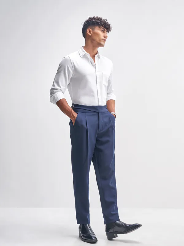 Highlander Men White Solid Regular Fit Casual Shirt