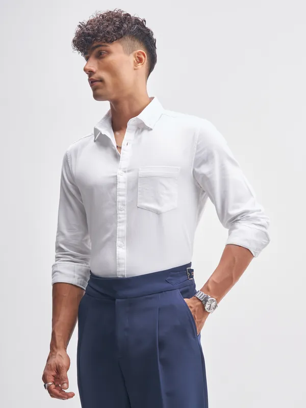 Highlander Men White Solid Regular Fit Casual Shirt