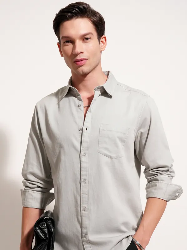 Highlander Men Grey Solid Regular Fit Casual Shirt