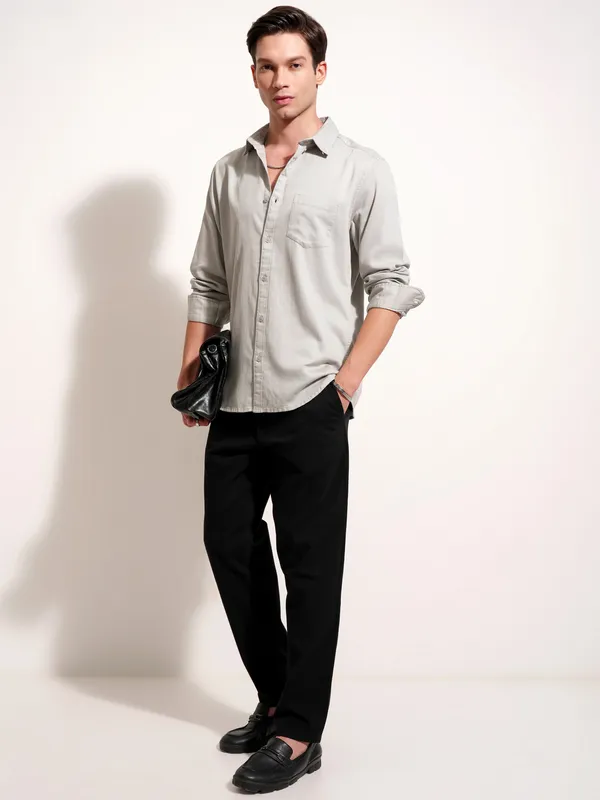 Highlander Men Grey Solid Regular Fit Casual Shirt