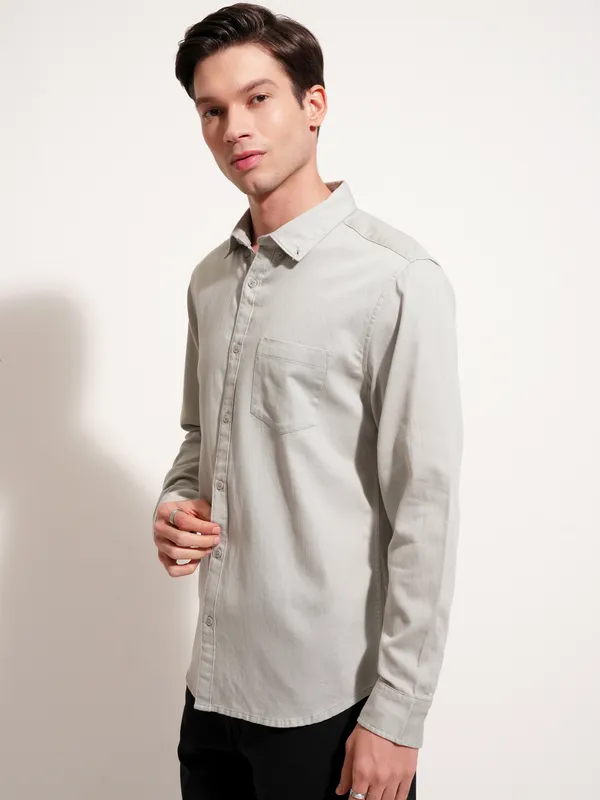 Highlander Men Grey Solid Regular Fit Casual Shirt