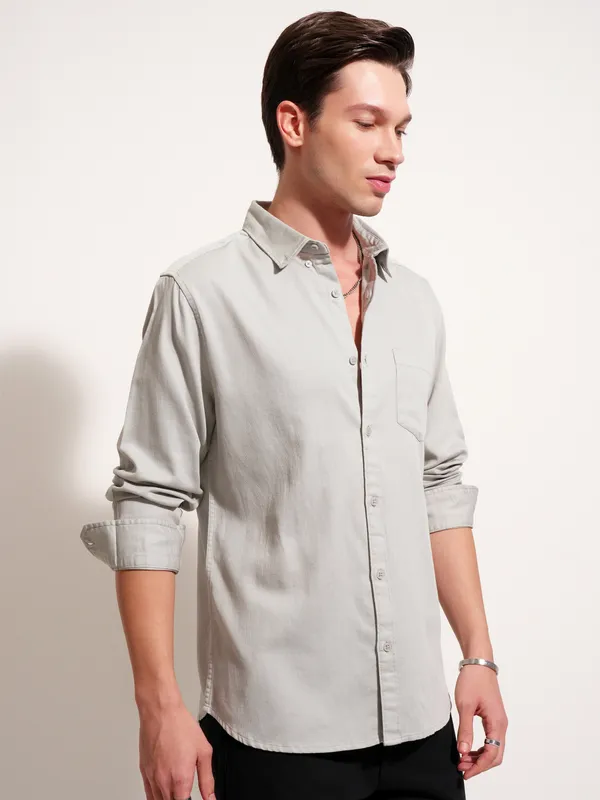 Highlander Men Grey Solid Regular Fit Casual Shirt