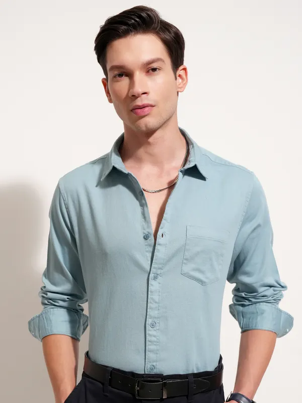 Highlander Men Blue Solid Regular Fit Casual Shirt