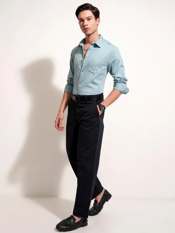 Highlander Men Blue Solid Regular Fit Casual Shirt