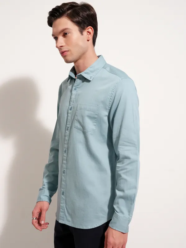 Highlander Men Blue Solid Regular Fit Casual Shirt