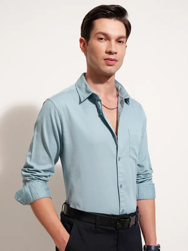 Highlander Men Blue Solid Regular Fit Casual Shirt