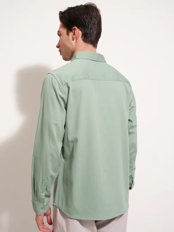 Highlander Men Green Solid Regular Fit Casual Shirt