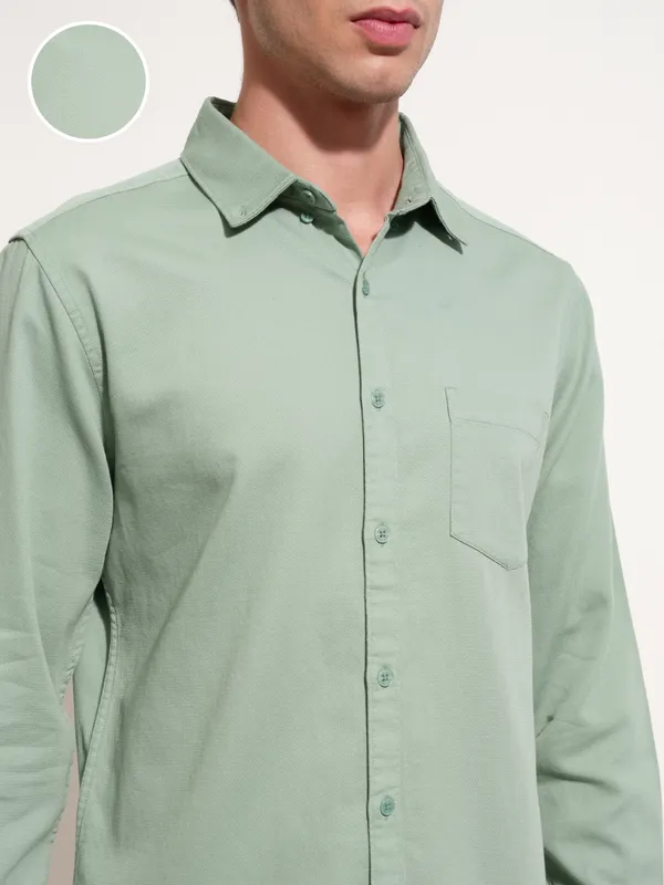 Highlander Men Green Solid Regular Fit Casual Shirt
