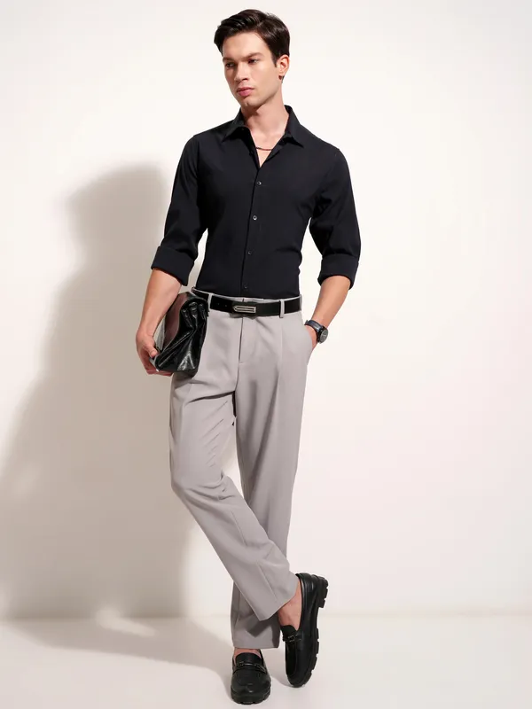 Highlander Men Navy Blue Solid Slim Fit Casual Shirt