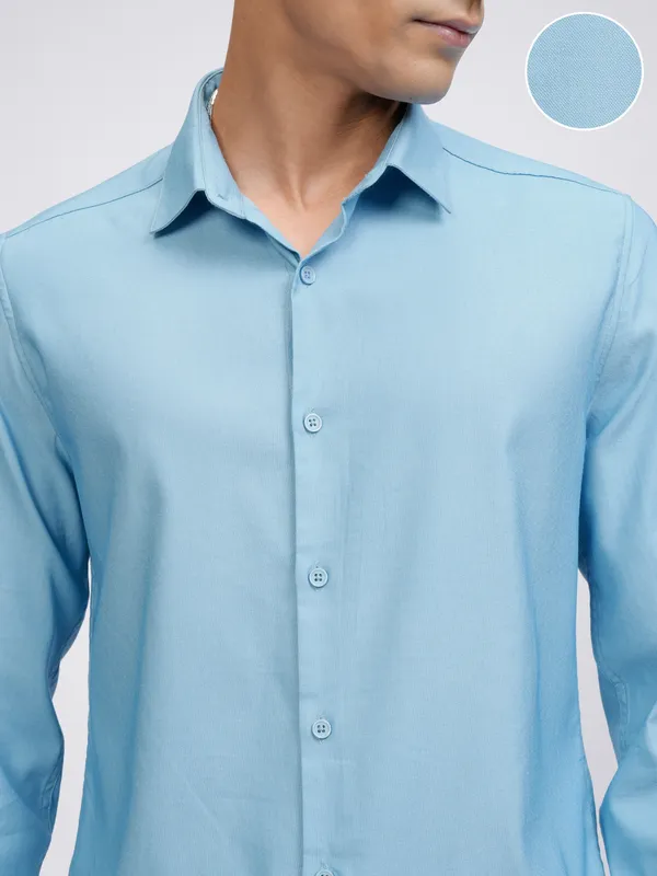 Highlander Men Blue Solid Slim Fit Casual Shirt