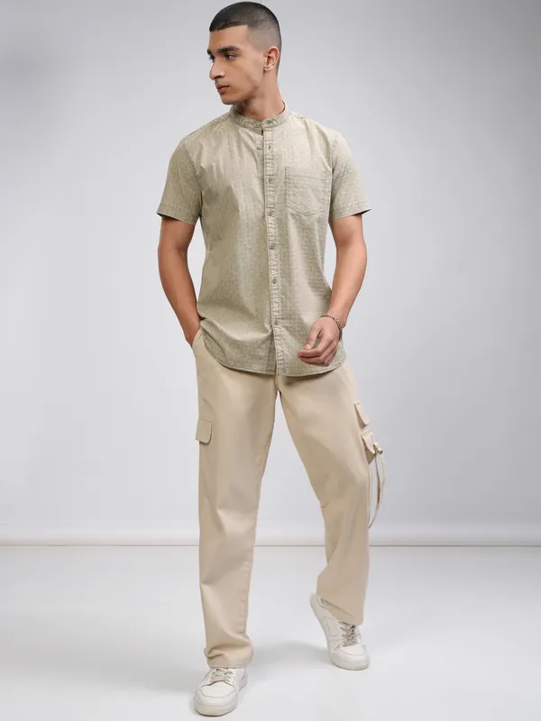 Highlander Men Olive Self Design Slim Fit Casual Shirt