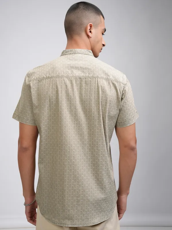 Highlander Men Olive Self Design Slim Fit Casual Shirt