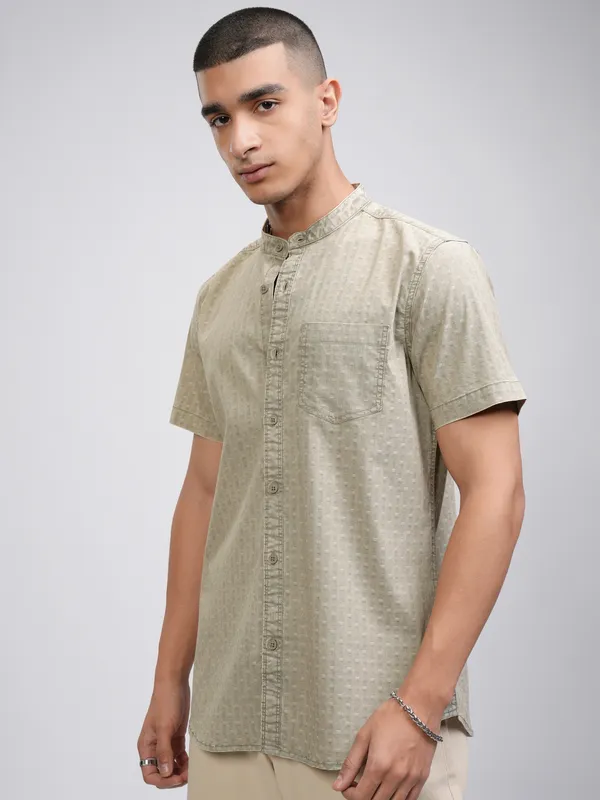 Highlander Men Olive Self Design Slim Fit Casual Shirt