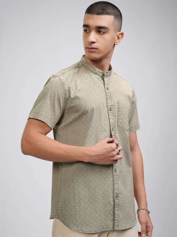 Highlander Men Olive Self Design Slim Fit Casual Shirt