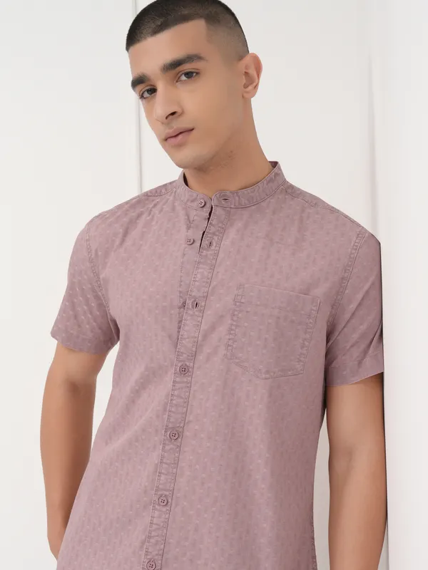 Highlander Men Pink Printed Slim Fit Casual Shirt