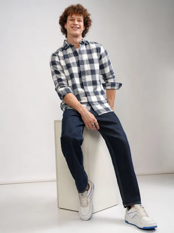 Highlander Men Navy Blue Checked Slim Fit Casual Shirt