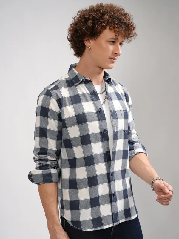 Highlander Men Navy Blue Checked Slim Fit Casual Shirt